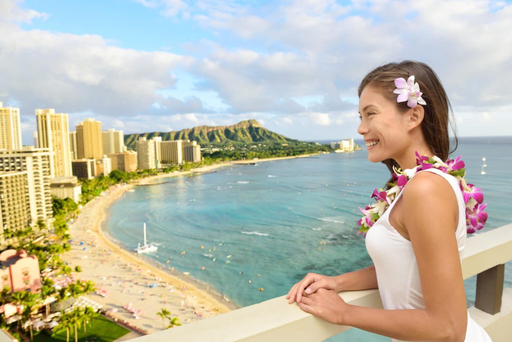 Woman in Hawaii / what to wear in Oahu
