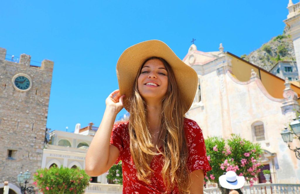 Woman in Italy - what to wear to Italy in July / What to wear to Sicily in July