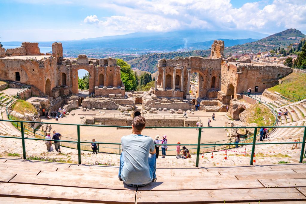 Man in Roman ruins in sicily - What to wear to ITaly in July / What to wear to Sicily in July