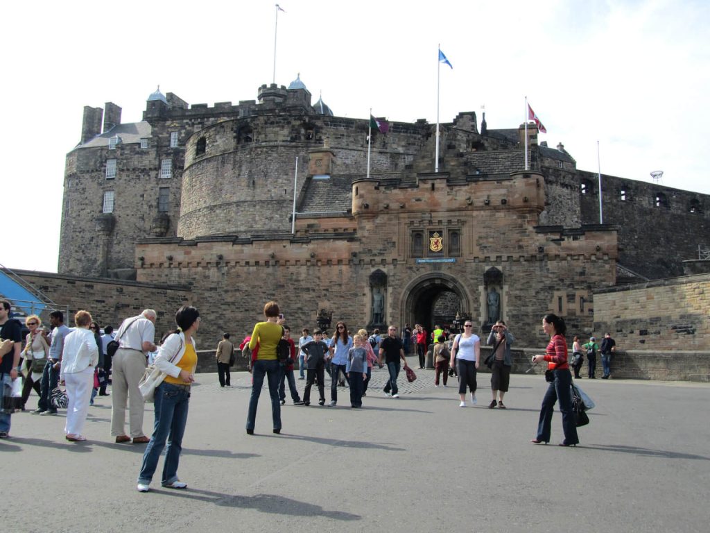 People in grounds of Edinburgh Castle 